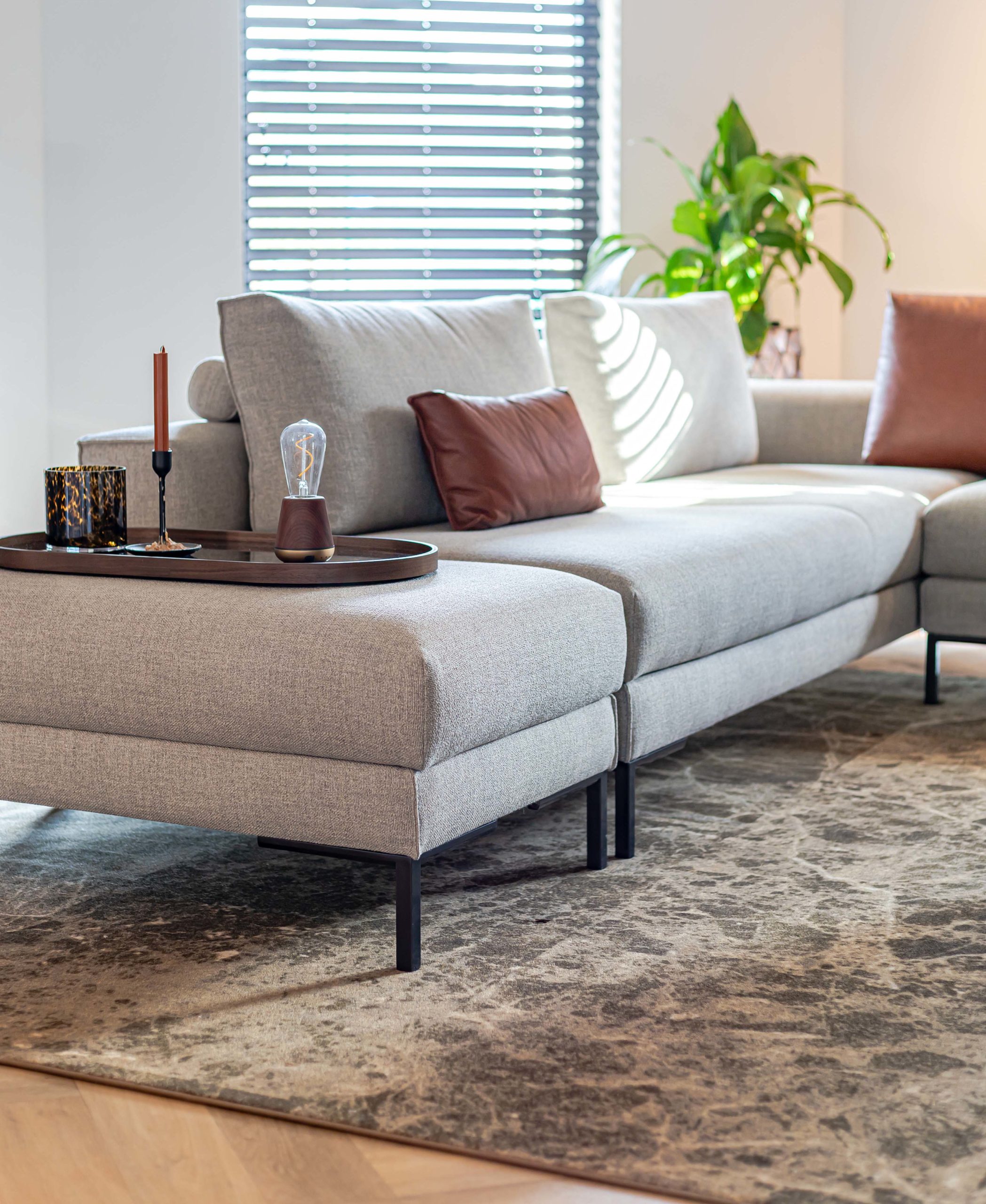 Hoekbank Aikon Lounge van Design on Stock is een comfortabele bank met een heerlijk comfort. De Aikon Lounge hoekbank is een geliefd model in de collectie