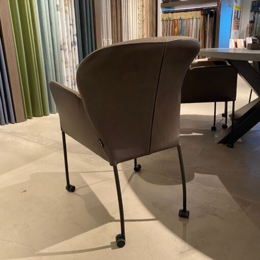 Eettafel Concrete met eetkamerstoelen Donna